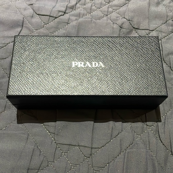 Empty prada box - Picture 1 of 5